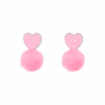 Roze pompom hartjes kinderoorbellen