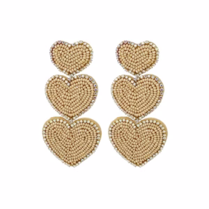 Grote kralen statement oorbellen met drie beige harten