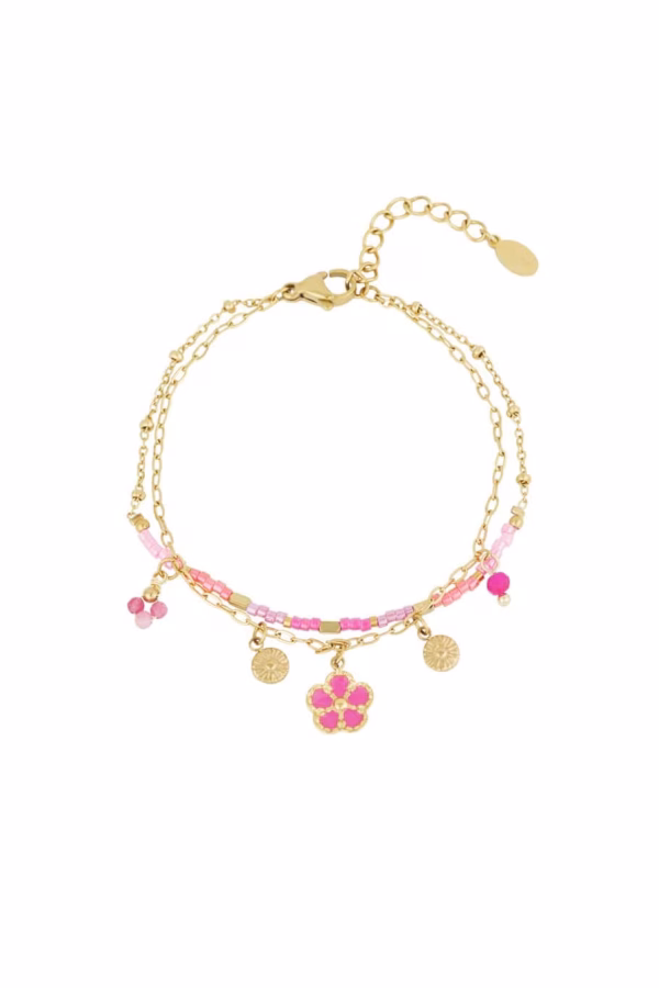 Dubbel armbandje gold plated met roze kraaltjes en bedeltjes