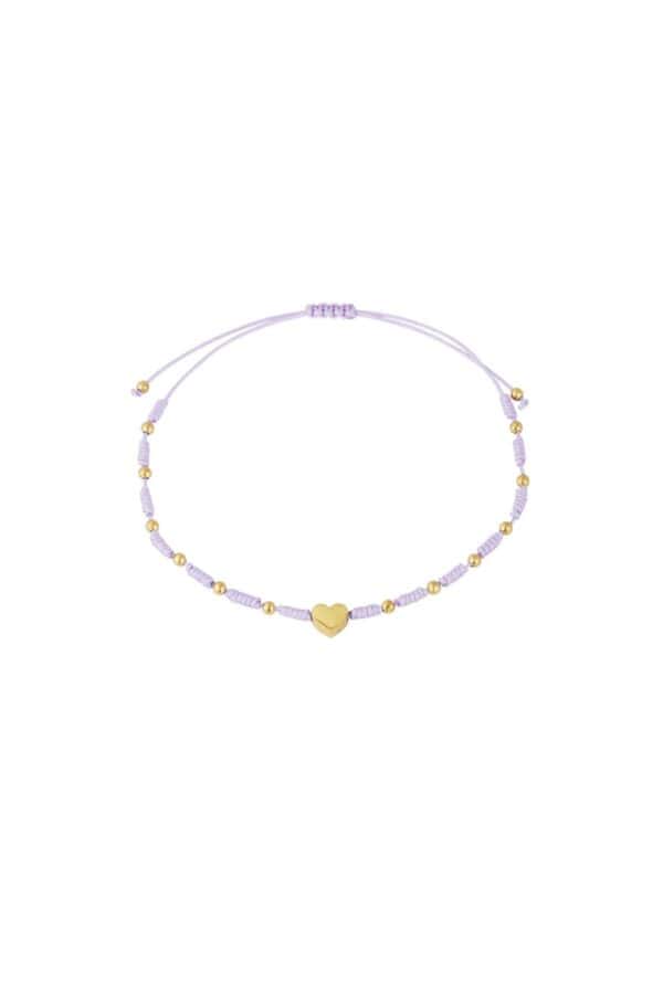 Armbandje met lila kraaltjes en hartje